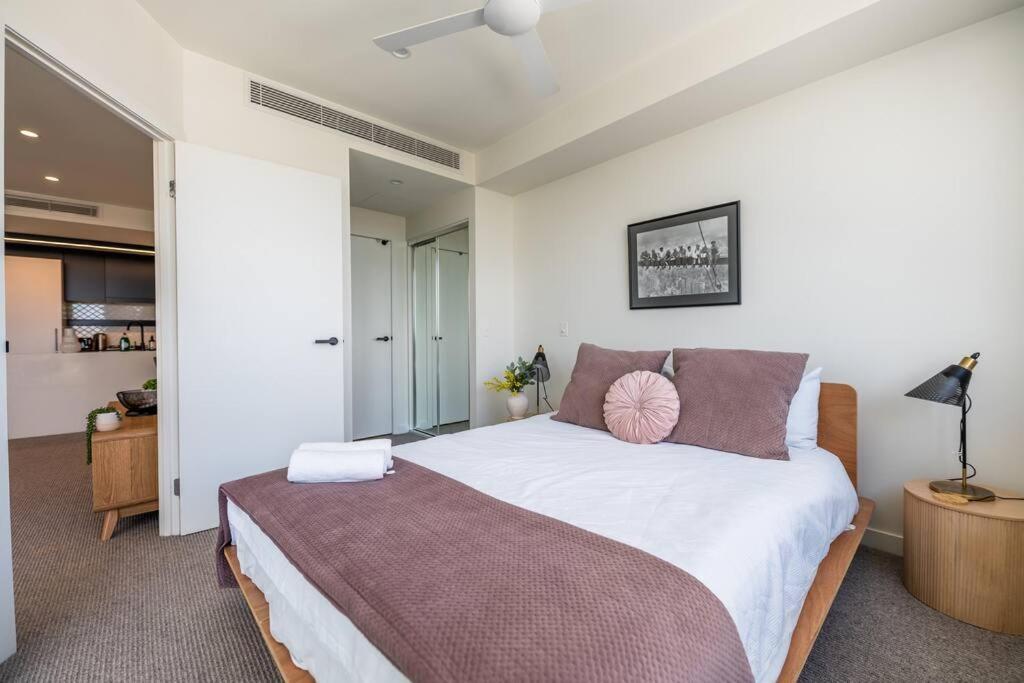 Modern 1-br Apt With Pool Access