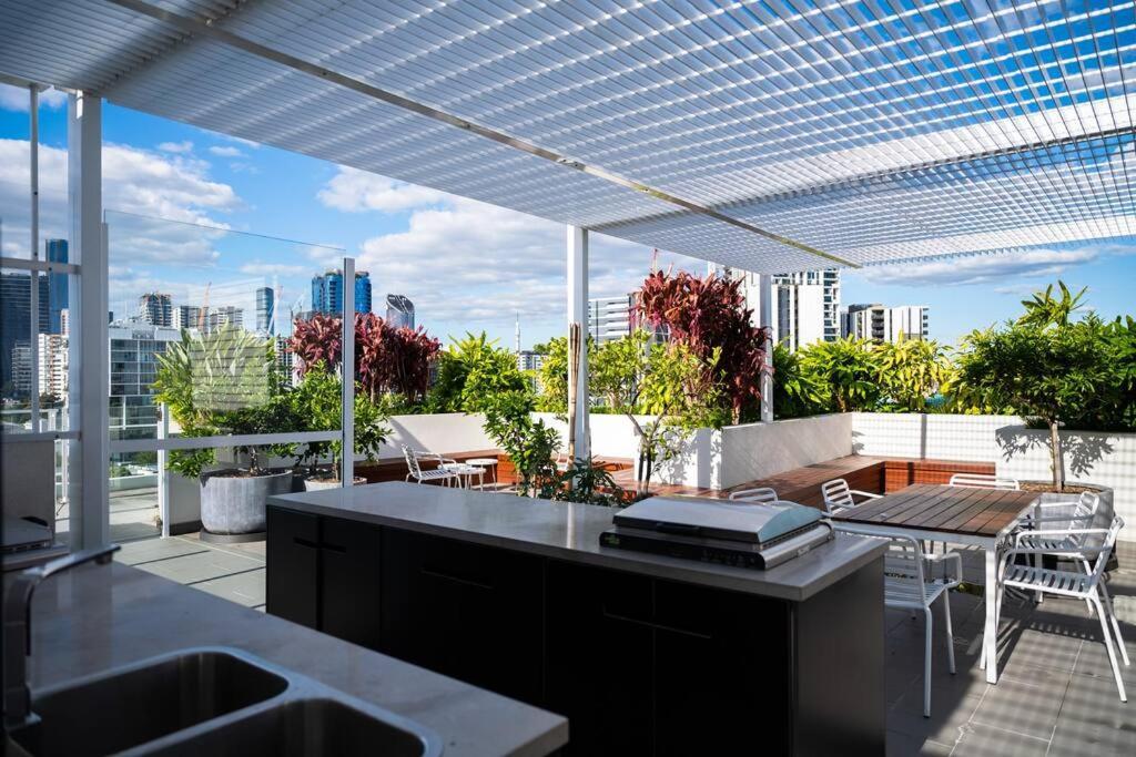 Apartamento Modern 1-br Apt With Pool Access