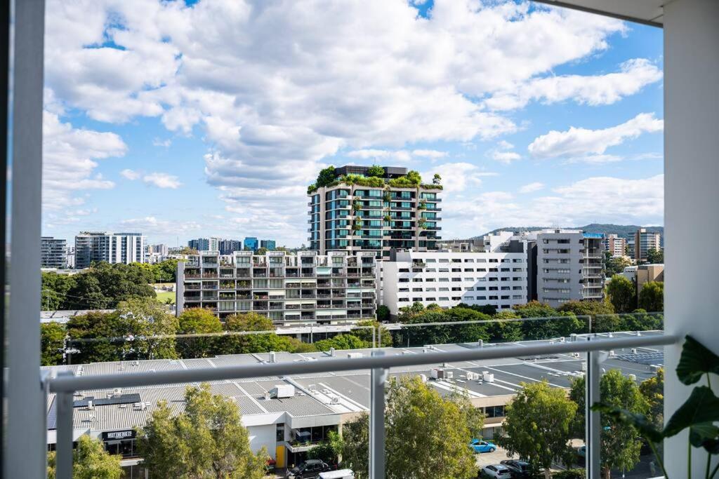 Modern 1-br Apt With Pool Access