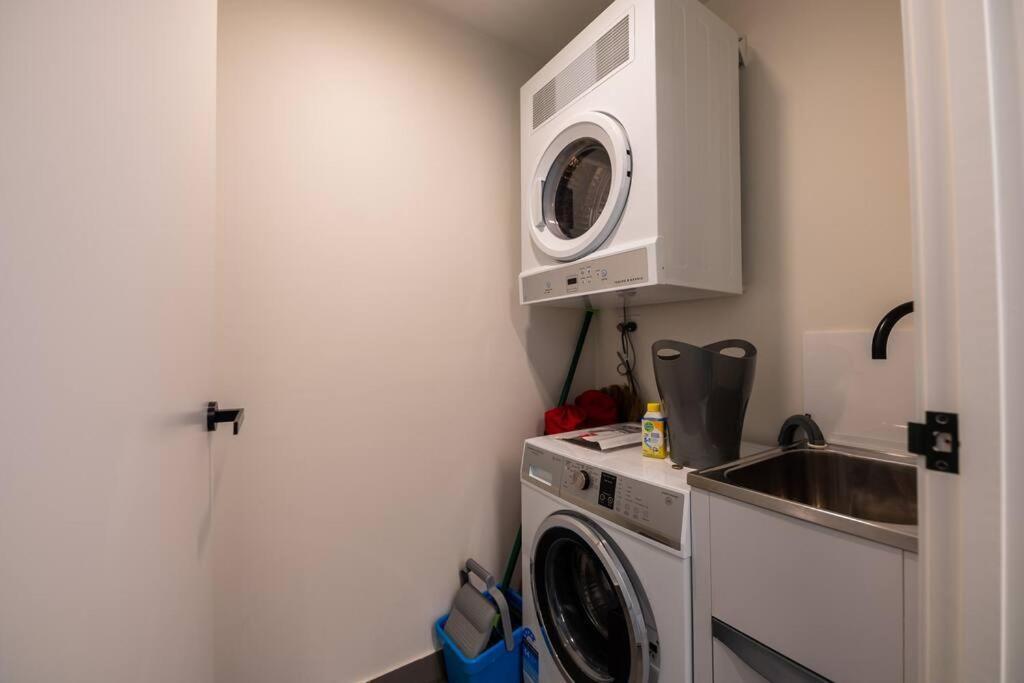 Apartamento Modern 1-br Apt With Pool Access Brisbane