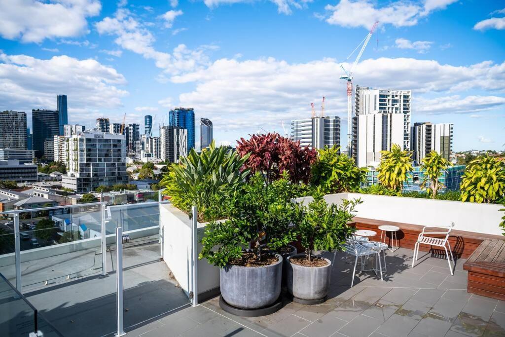 Modern 1-br Apt With Pool Access Apartamento