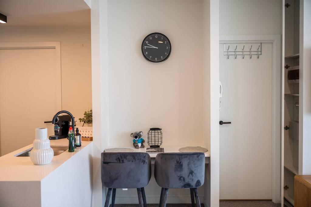 Modern 1-br Apt With Pool Access