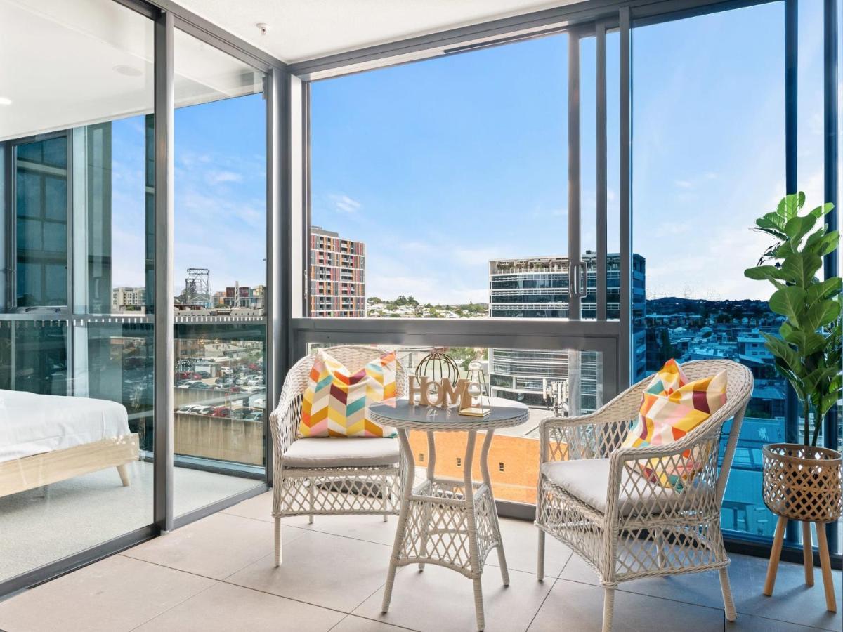 Heart Of The Valley Chic High Level 2br *