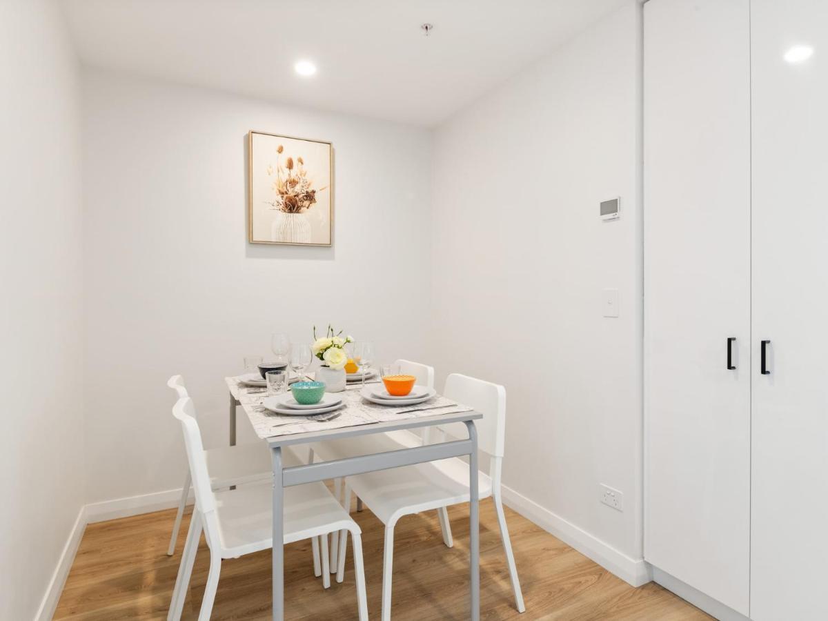 Heart Of The Valley Chic High Level 2br Apartment Brisbane
