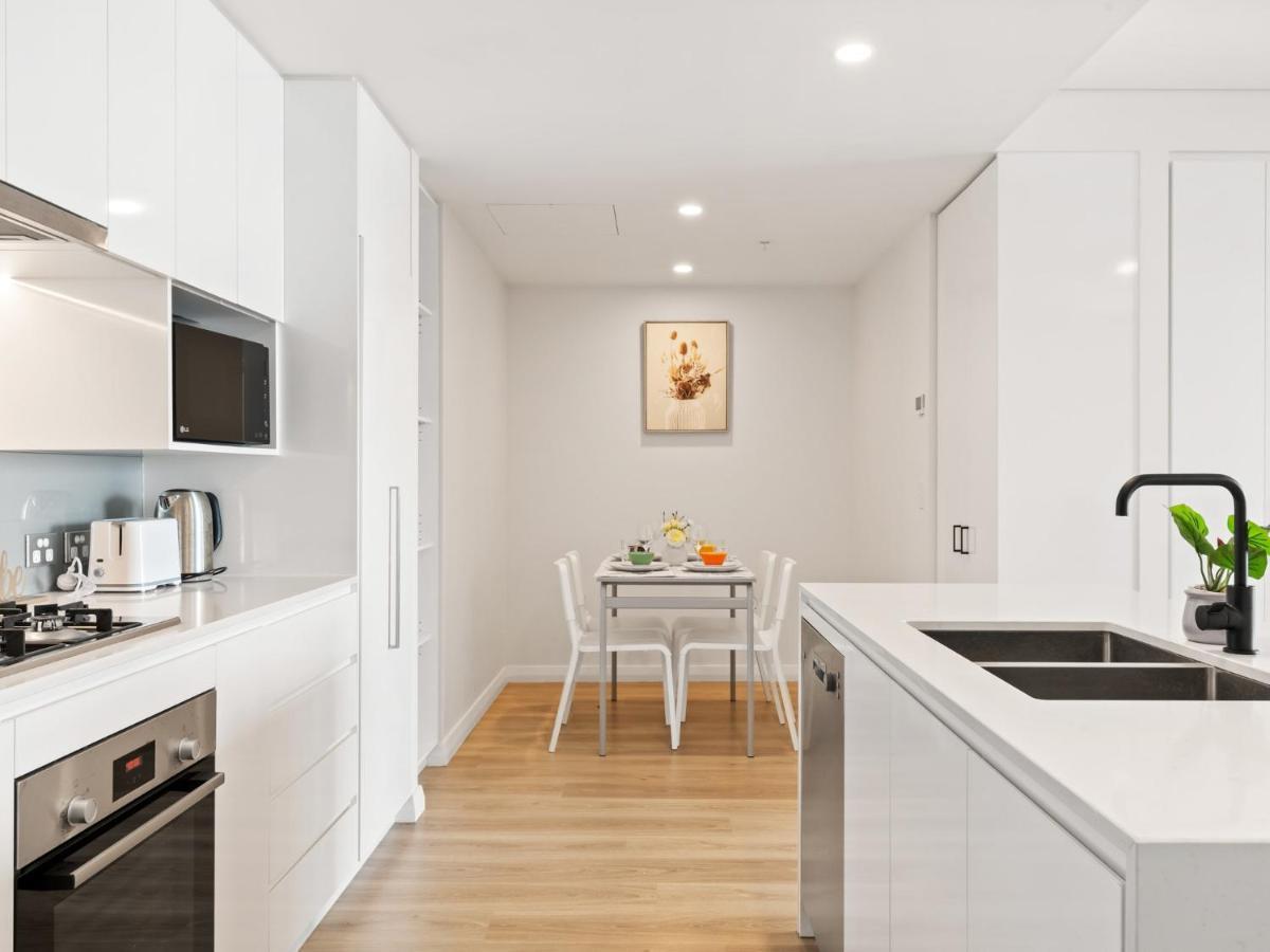 Heart Of The Valley Chic High Level 2br