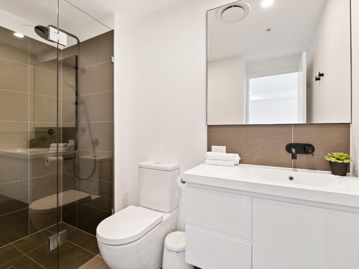Heart Of The Valley Chic High Level 2br Apartment