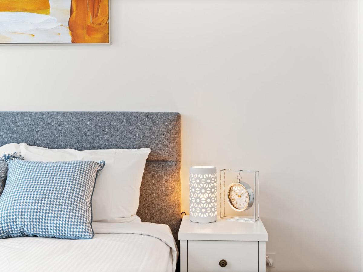 Heart Of The Valley Chic High Level 2br *