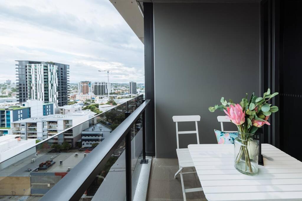 2bedroom 2bath 1carpark Wifi Gym Pool Apartment *