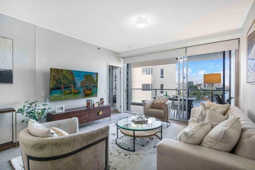 Luxe 3-bd, Views, Pool, Car Park *
