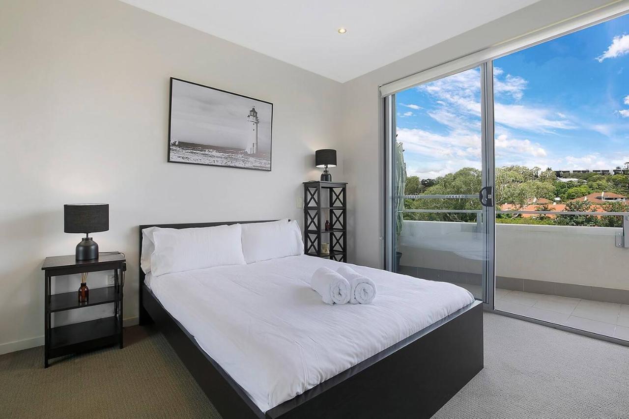 Of Taringa Penthouse With Sweeping Views *
