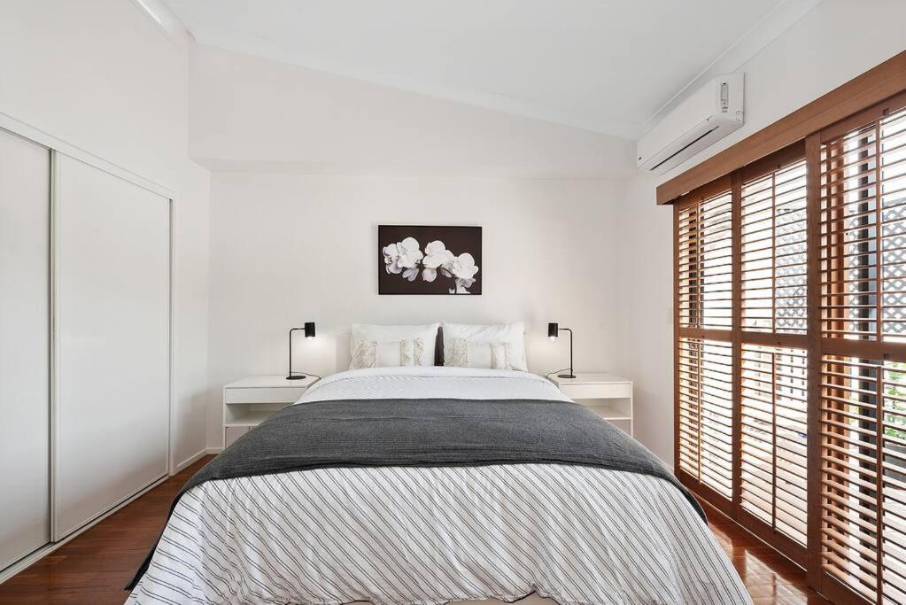 Apartment Hidden In New Farm ~ 1 Bed/1 Bath /1 Car/views! Brisbane