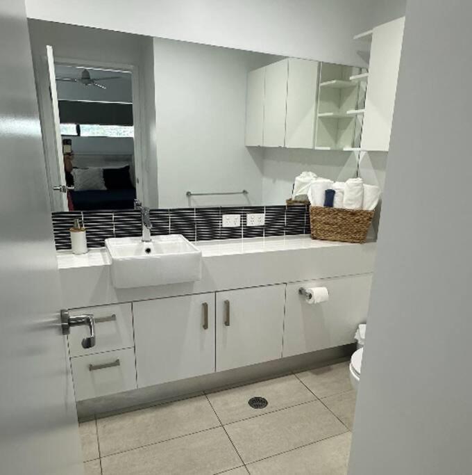 New Farm 2 Bed 2 Bath 1 Car Space Perfect Location Apartamento *