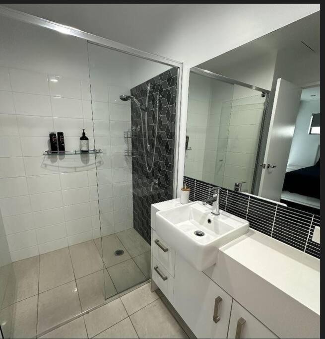 New Farm 2 Bed 2 Bath 1 Car Space Perfect Location Brisbane