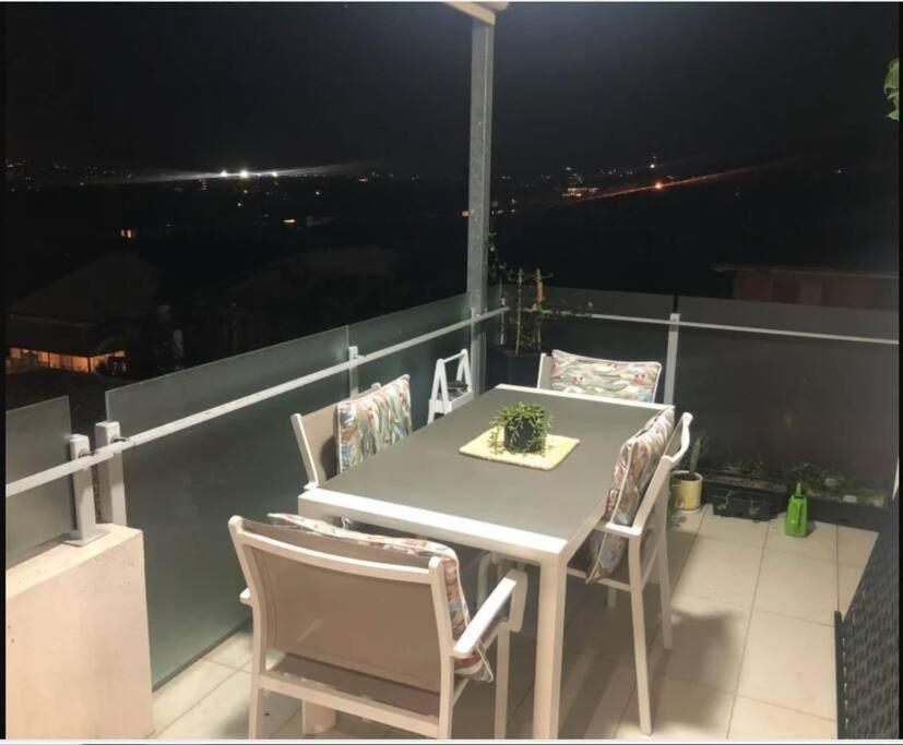 New Farm 2 Bed 2 Bath 1 Car Space Perfect Location Apartamento Brisbane