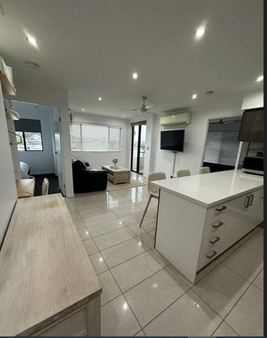 New Farm 2 Bed 2 Bath 1 Car Space Perfect Location