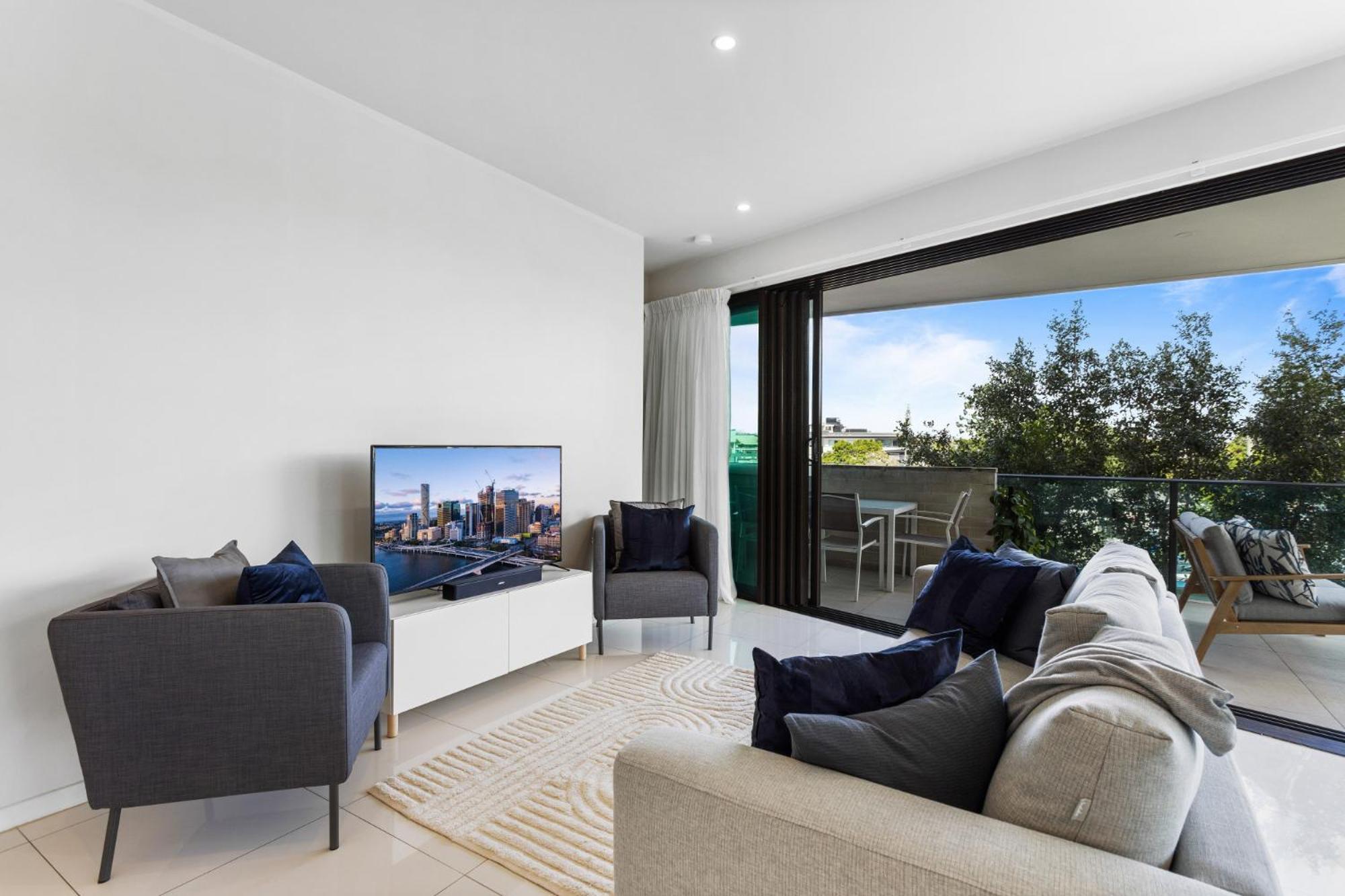 Spacious And Superb 3-bed Apartment *