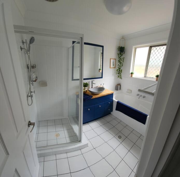 Peaceful Getaway - Stylish, Newly Updated House *