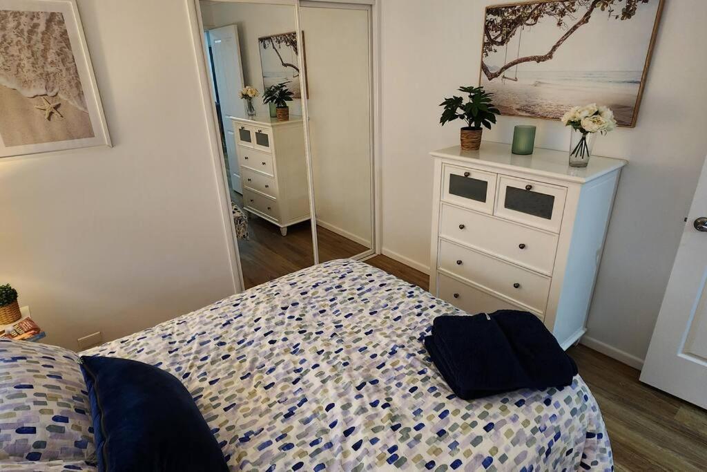 Holiday home Peaceful Getaway - Stylish, Newly Updated House
