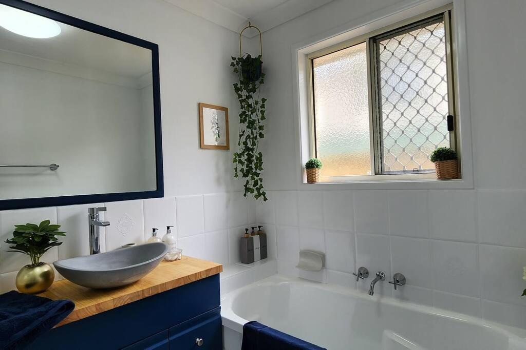 Peaceful Getaway - Stylish, Newly Updated House *