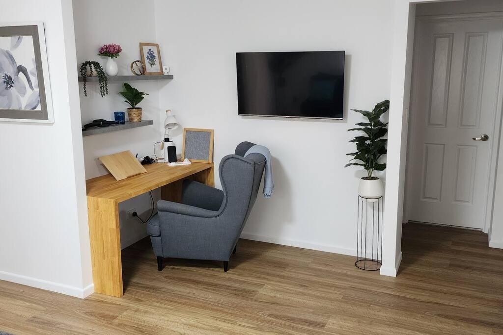 Peaceful Getaway - Stylish, Newly Updated House Brisbane