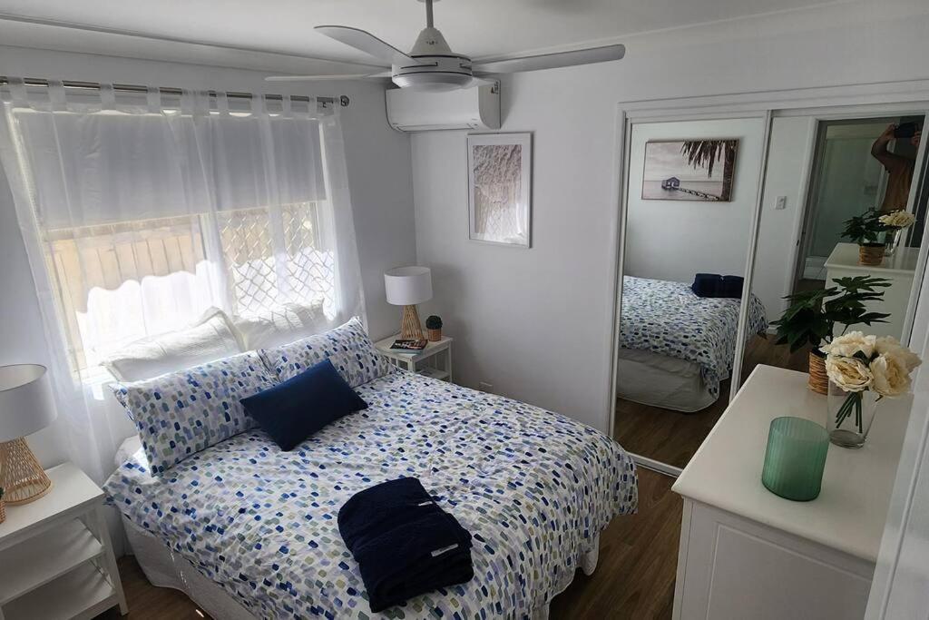 Peaceful Getaway - Stylish, Newly Updated House Holiday home