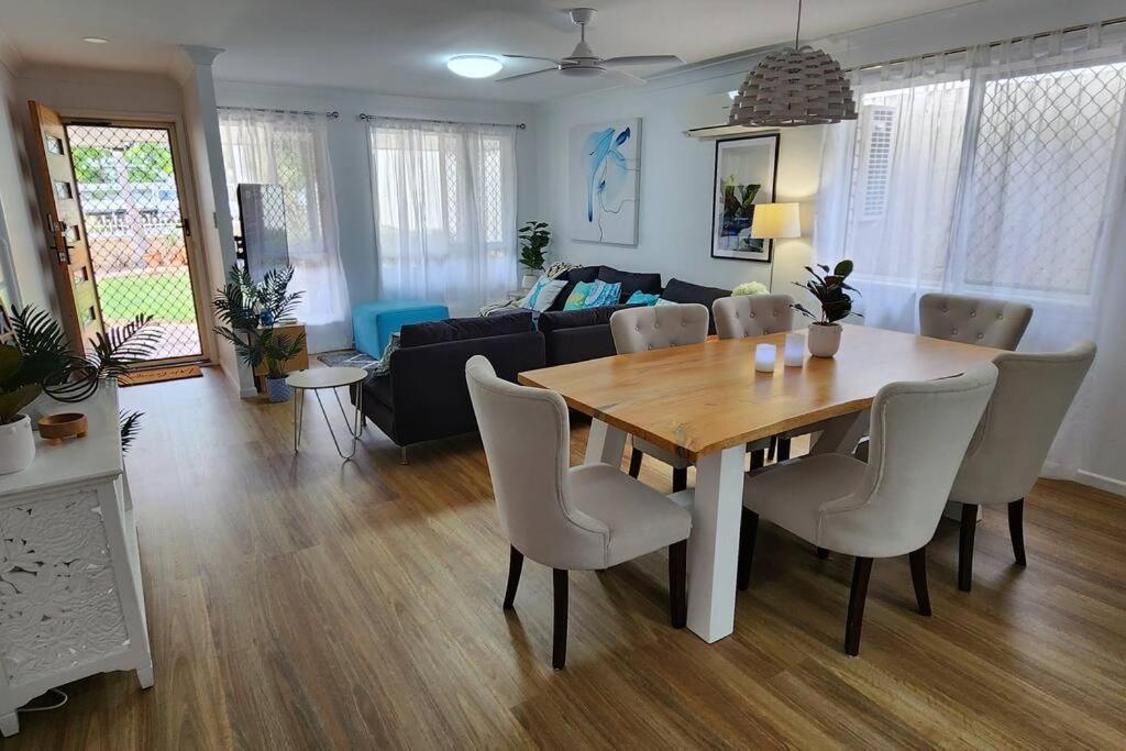 Peaceful Getaway - Stylish, Newly Updated House Brisbane