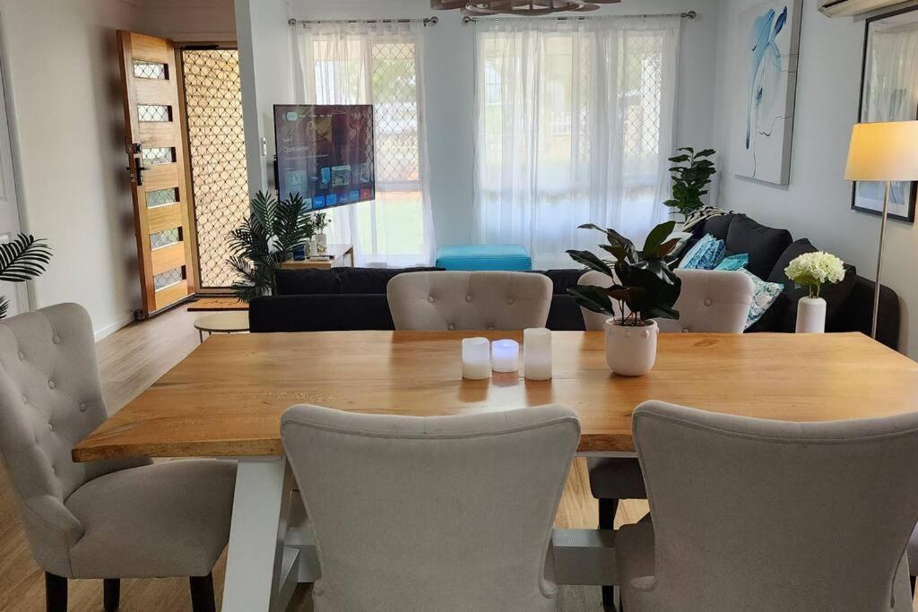 Peaceful Getaway - Stylish, Newly Updated House Holiday home Brisbane