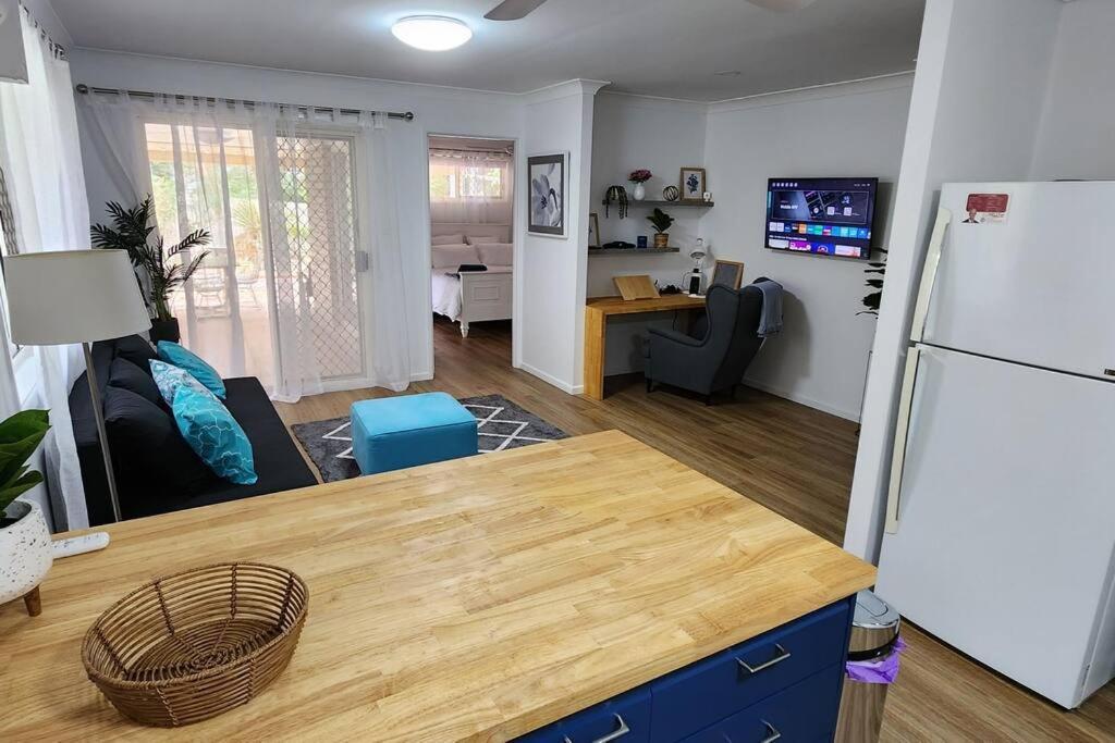 Peaceful Getaway - Stylish, Newly Updated House Holiday home