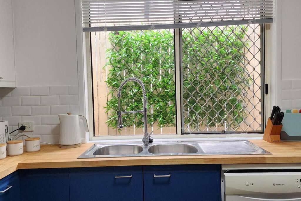 Peaceful Getaway - Stylish, Newly Updated House Holiday home *