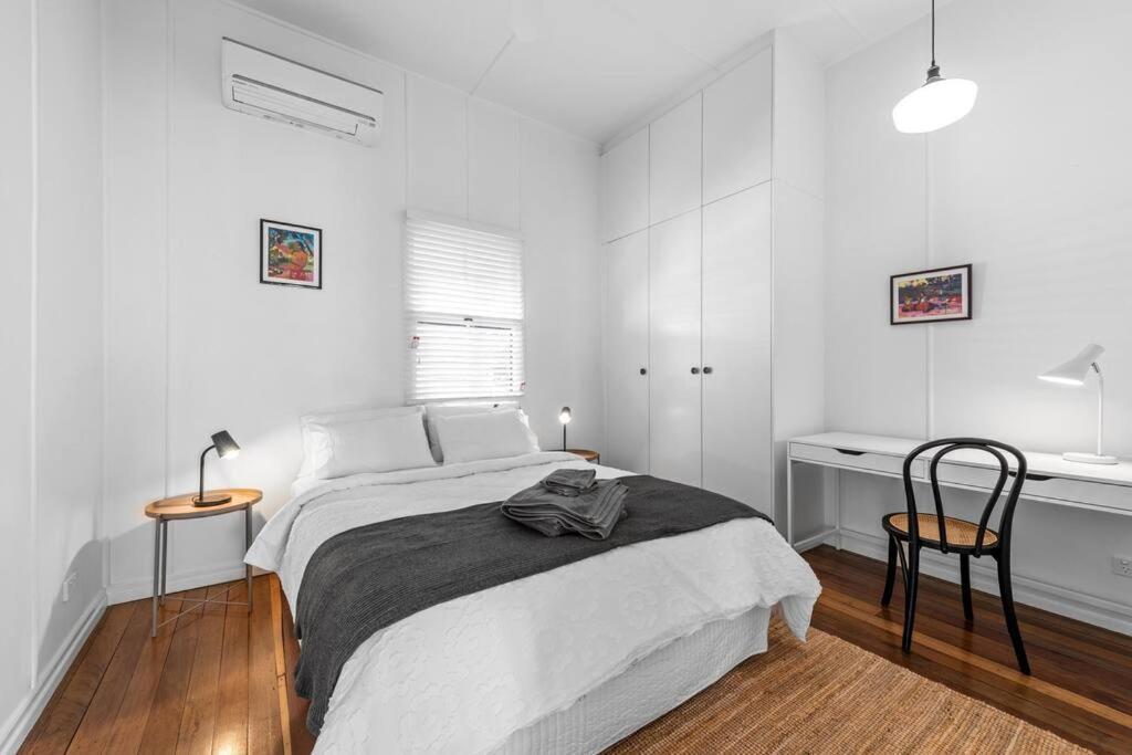 Inside Out! ~ 3 Bed House ~ Toowong