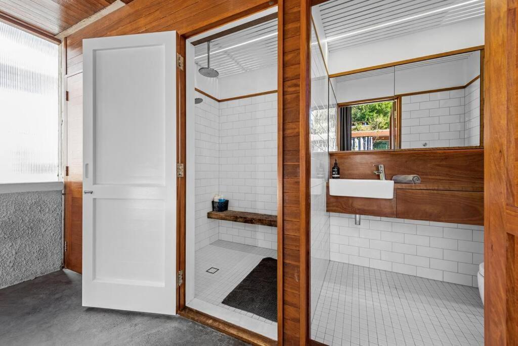 Inside Out! ~ 3 Bed House ~ Toowong