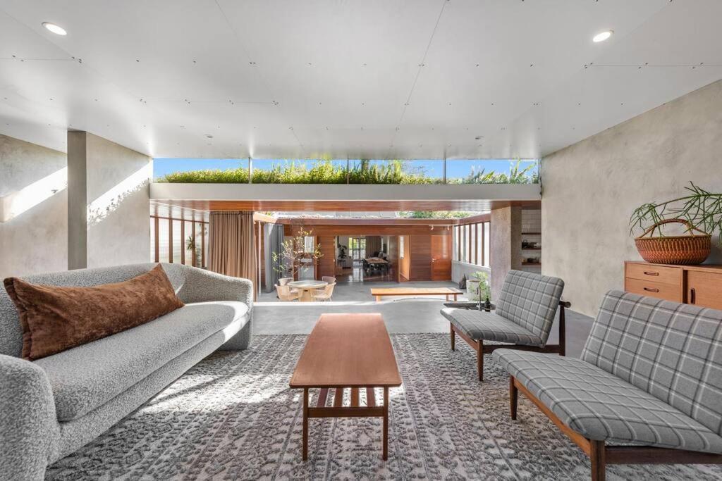 Holiday home Inside Out! ~ 3 Bed House ~ Toowong Brisbane