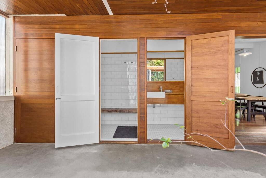 Holiday home Inside Out! ~ 3 Bed House ~ Toowong Brisbane