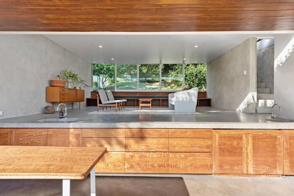 Holiday home Inside Out! ~ 3 Bed House ~ Toowong