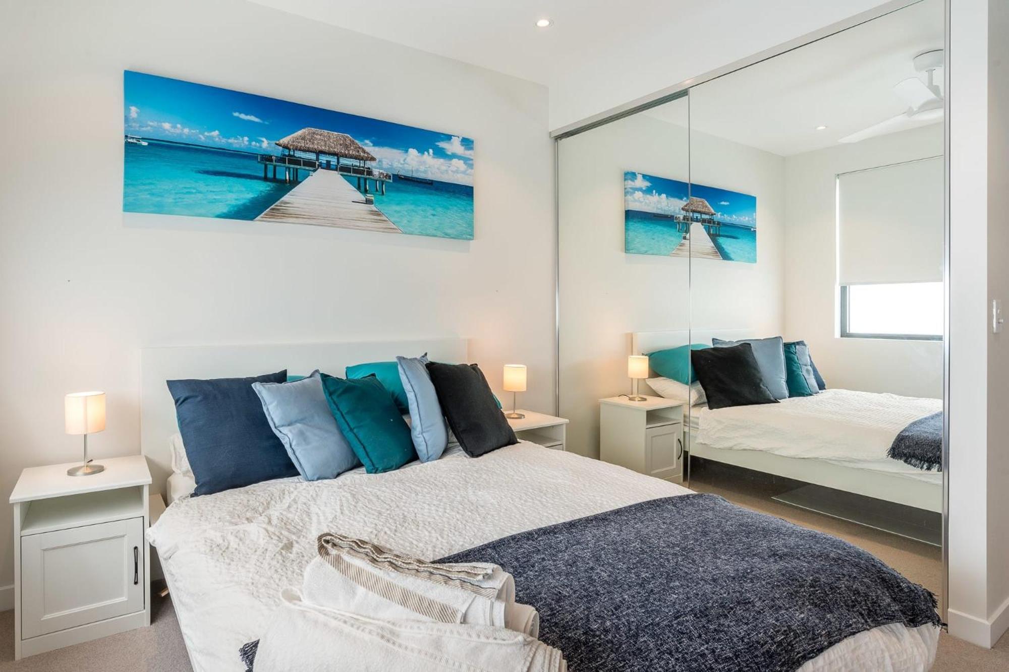 Stylish Urban Escape Modern 3br With Ac Parking Apartment