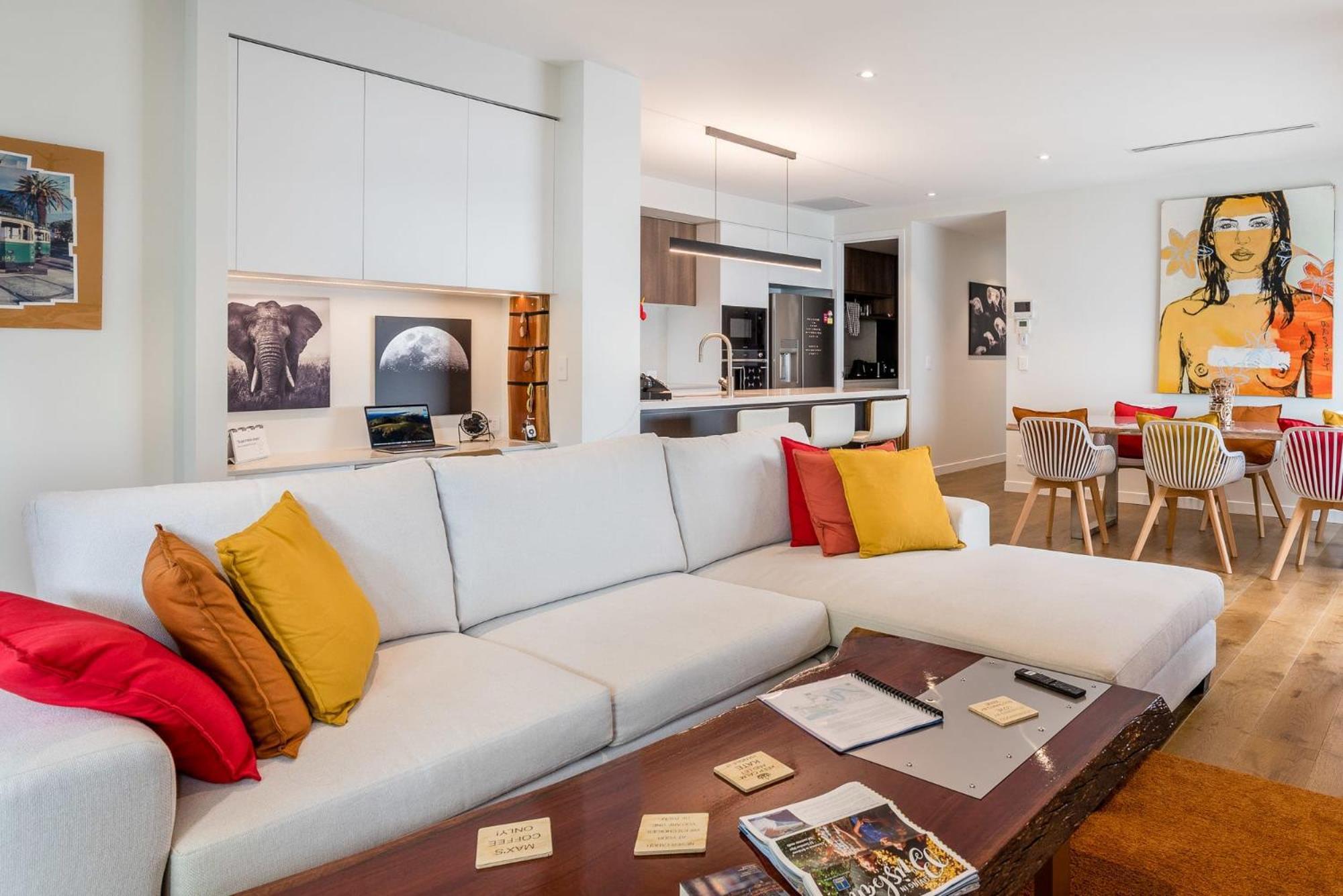 Stylish Urban Escape Modern 3br With Ac Parking Apartment Brisbane