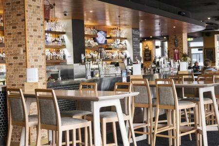 Pet-friendly Haven: Fast Wi-fi & Netflix