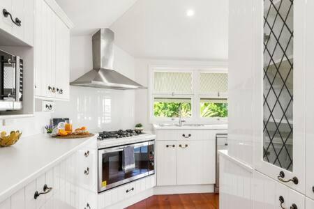 Pet-friendly Haven: Fast Wi-fi & Netflix Brisbane