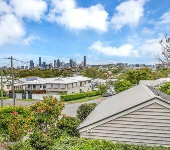 Pet-friendly Haven: Fast Wi-fi & Netflix Holiday home Brisbane