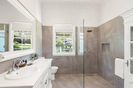 Pet-friendly Haven: Fast Wi-fi & Netflix Holiday home Brisbane