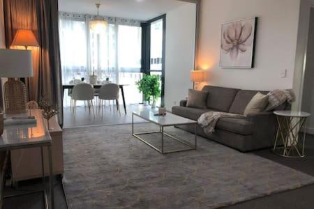 Charlotte Towers & Style Facilities Apartment Brisbane