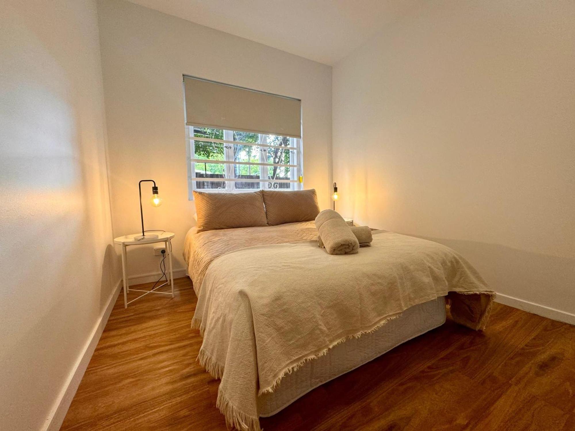 3 Bed Budget Hidden Gem Parking Near Gabba Apartment *