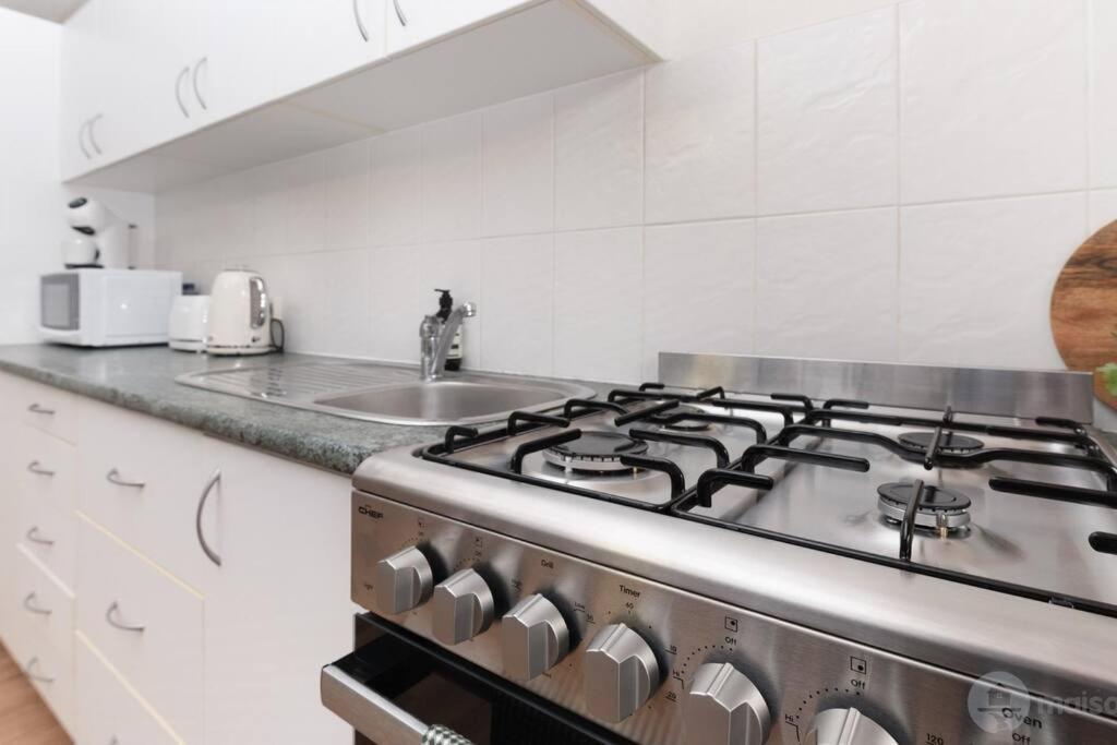 Apartment 3 Bed Budget Hidden Gem Parking Near Gabba Brisbane