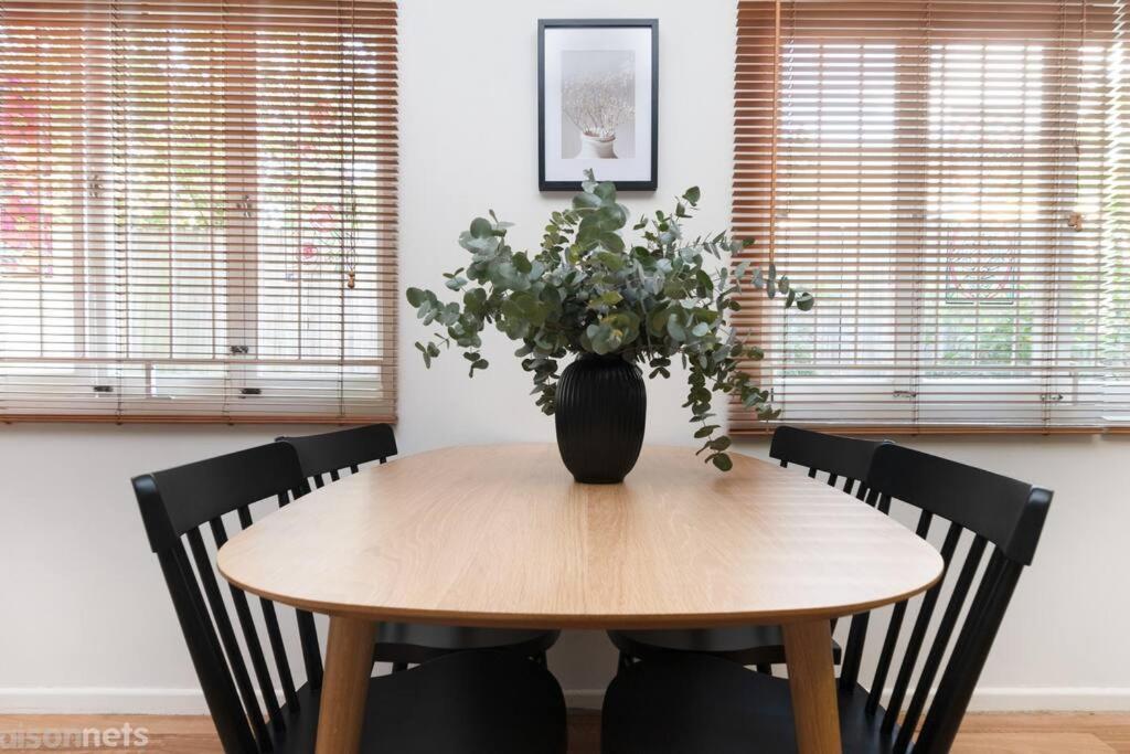 3 Bed Budget Hidden Gem Parking Near Gabba *