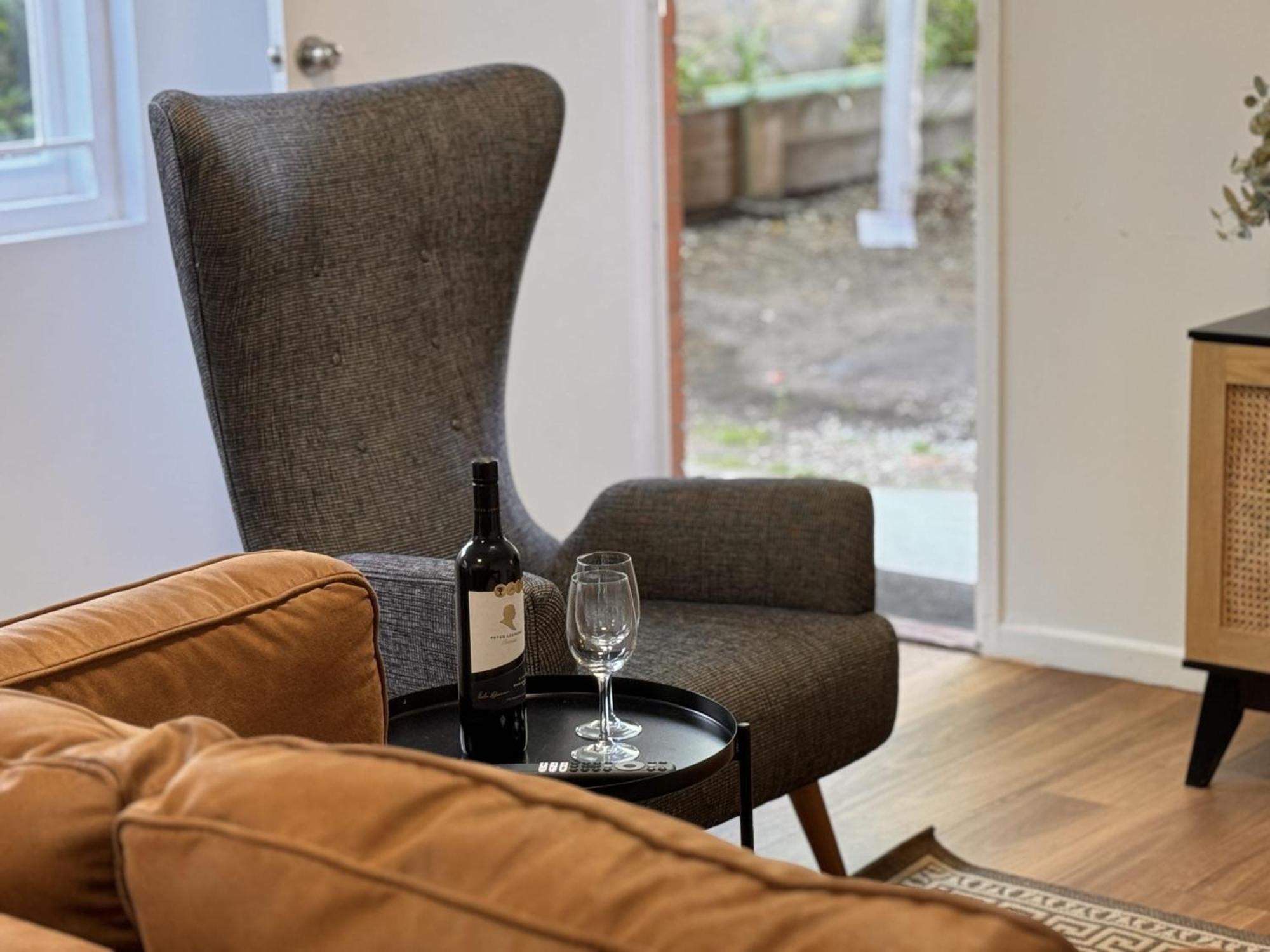 3 Bed Budget Hidden Gem Parking Near Gabba Apartment *