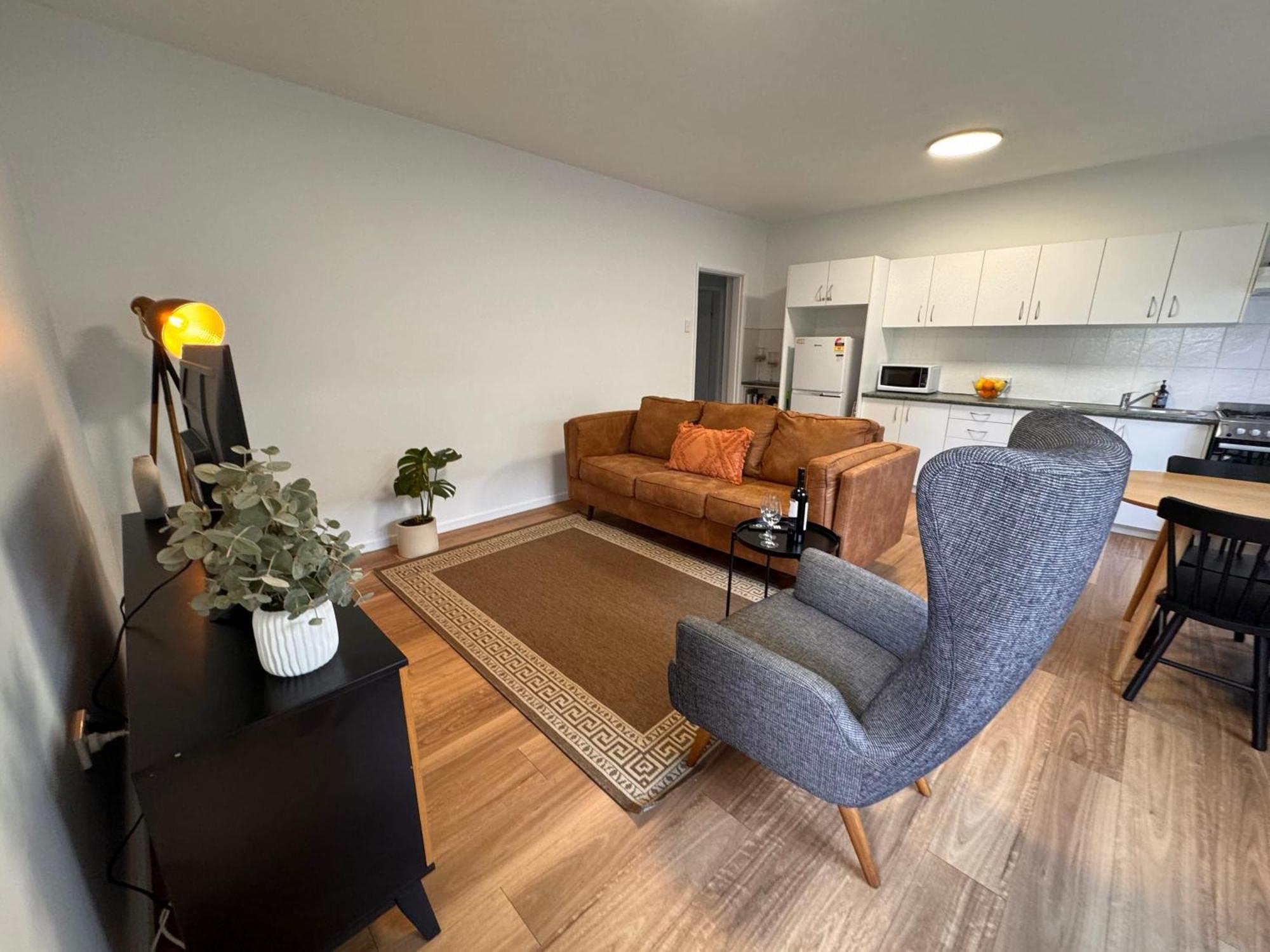 Apartment 3 Bed Budget Hidden Gem Parking Near Gabba *