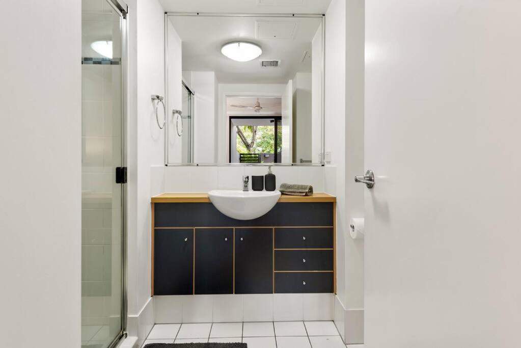 Apartment Living - 10mins Cbd - 2bed / 2bath / 1car *