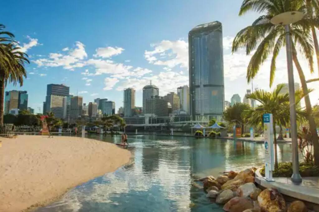 Living - 10mins Cbd - 2bed / 2bath / 1car Brisbane