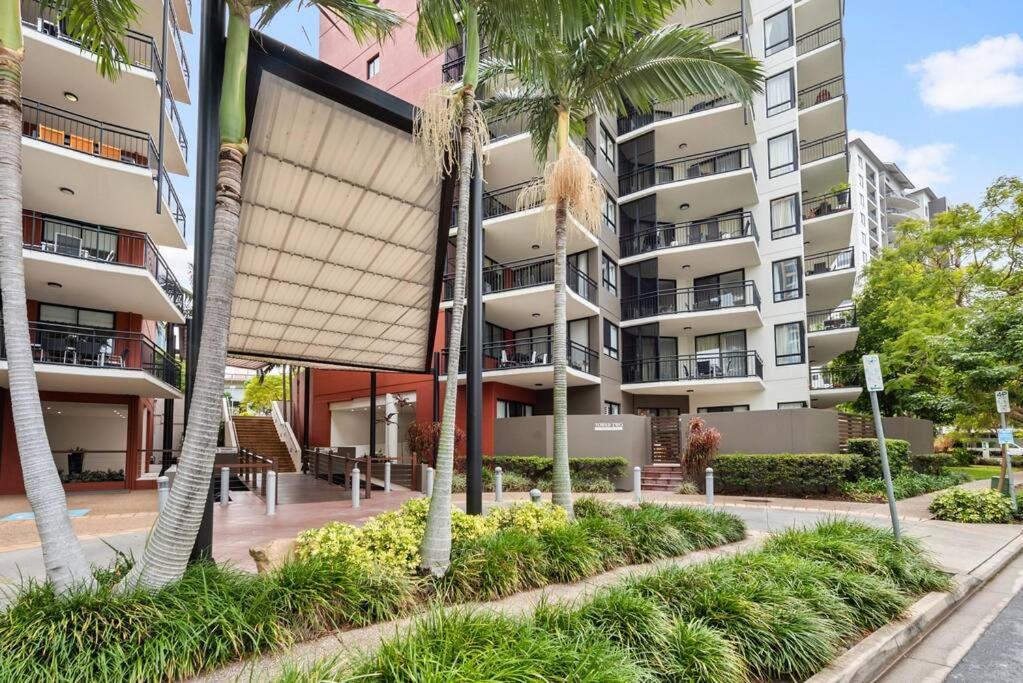 Apartment Living - 10mins Cbd - 2bed / 2bath / 1car *
