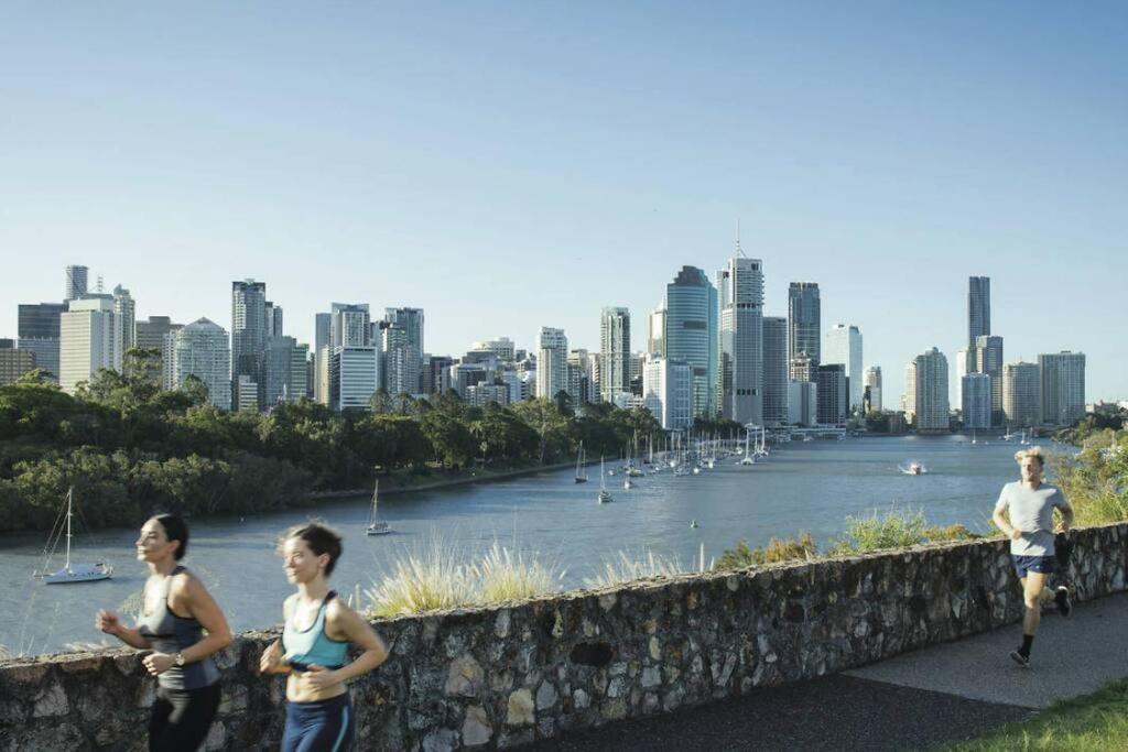 Living - 10mins Cbd - 2bed / 2bath / 1car